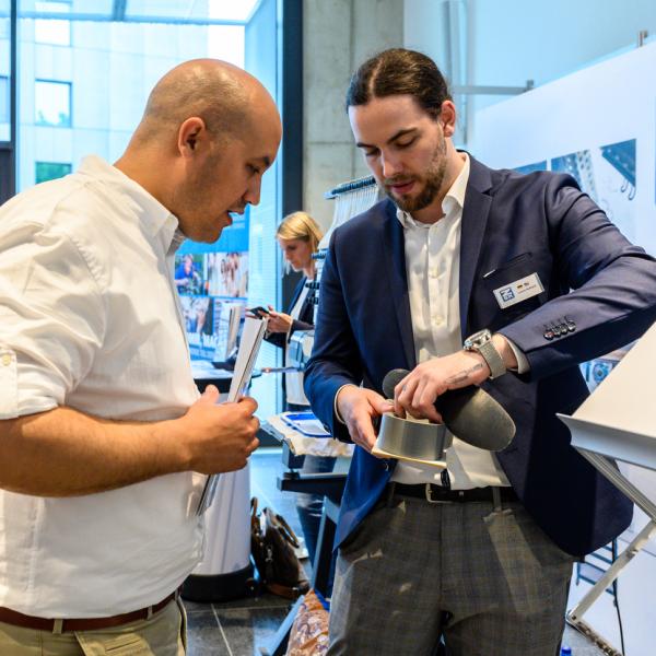 Beratungsgespräch auf der MG ZIEHT AN 2022